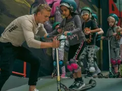 Stuntstep clinic: tricks leren op de step