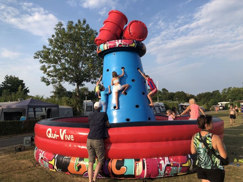 Pakket: the Battle Zone 